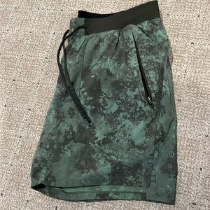 Lululemon shorts size xl